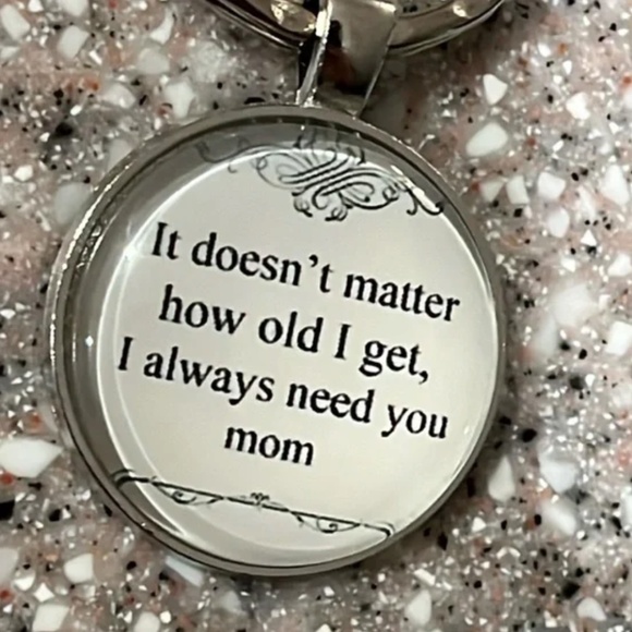 NEW MOM Silver key chain - Picture 2 of 5